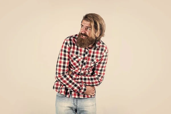 Caucásico maduro hipster con peinado de moda en camisa a cuadros con dolor de estómago, tratamiento —  Fotos de Stock
