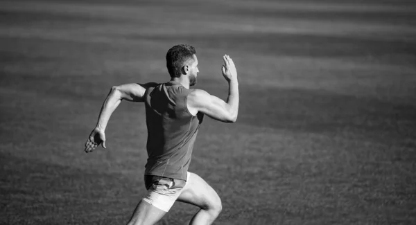 Samec sprinter běží od začátku do konce s úspěchem a rychlostí, sportovní úspěch — Stock fotografie