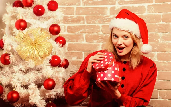 Smiling woman celebrating christmas. happy girl in santa claus hat. delivery christmas gifts. New year party. Merry christmas and happy new year. Feast of Christmas.Waiting for wonder — Stock Photo, Image