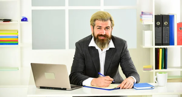 Confidence and charisma. boss in workplace. modern office life. distant work while coronavirus quarantine. mature school teacher. Business-minded businessman. bearded man in jacket with laptop — Stockfoto