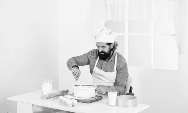 Chef cara em chapéu preparar refeição saudável, culinar — Fotografia de Stock