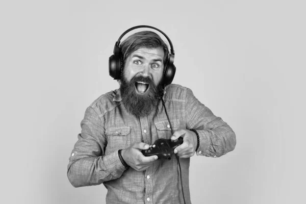 Went into a rage. unshaven guy play computer games. new technology in modern life. online game. concept of tv gaming. bearded man gamer. brutal hipster headphones with console. hobby. just have fun — Stockfoto
