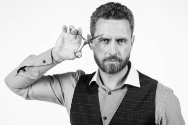 Yakışıklı adam berber makası, saç bakımı