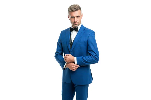Un hombre guapo con traje de pajarita. hombre de negocios aislado en blanco. concepto de desgaste formal —  Fotos de Stock