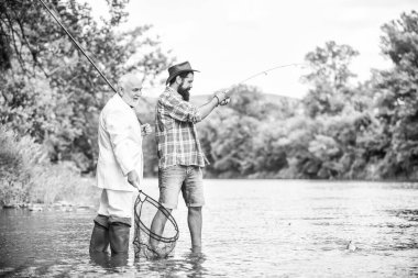 Çok meşgulüm. Mutlu balıkçılar. İyi kar. Dost oltası ve ağlı adamlar. Balık avlama maceraları. iş adamlarının hobisi. emeklilik balıkçılığı. Emekli baba ve olgun sakallı oğul.