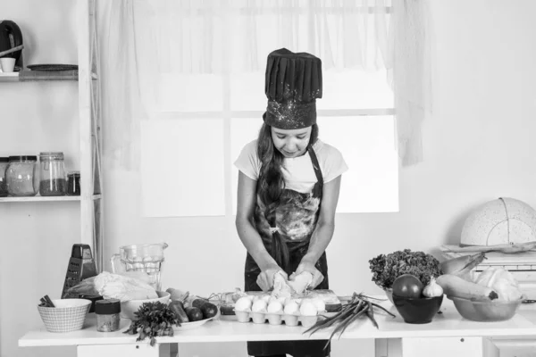 Small girl baking in kitchen. kid chef cooking making dough. child prepare healthy food at home and wearing cook uniform. housekeeping and home helping. childhood development. Chef prepares meal — Fotografia de Stock
