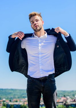 Profesyonel iş adamı. Seksi maço adam. Erkek bakımı. Sakallı adam iş stili. resmi erkek modası. Modern yaşam tarzı. Kendine güvenen iş adamı Kaygısız sigorta acentesi. Model. başarı fikri