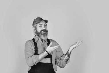 Tamir reklamı. İnşaatçı ya da sıva ustası. Üniformalı bir tamirci. Ustabaşı içki tulumu giyer. İş kıyafetleri içinde işçi. İş tulumlarında çalışan bir müteahhit. Mühendis ve sanayi binası. Boşluğu kopyala