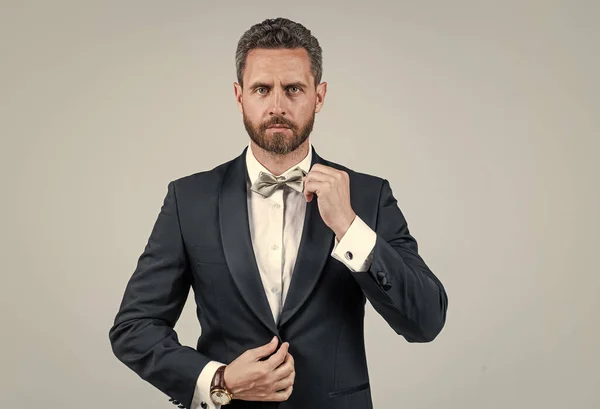 Confident and successful businessman in tuxedo bow tie on formal event, sommelier — Stock Photo, Image