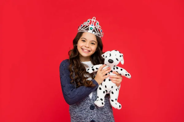 Glad child in queen crown. princess in tiara. kid hold toy. teen girl wear diadem — Fotografia de Stock