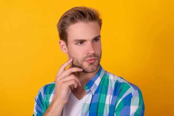 So serious. Mans portrait yellow background. Portrait of guy with straight face. Handsome dude — Φωτογραφία Αρχείου
