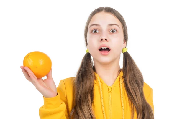 Amazed teen girl with orange citrus fruit. vitamin and dieting. child eating healthy food. — Φωτογραφία Αρχείου