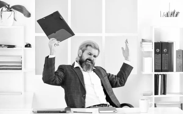 Achieving best results. working from home during a virus epidemic. Portrait of a handsome CEO. Busy mature man in office. Businessman. businessman in office. employee during working day in office — Stock Photo, Image