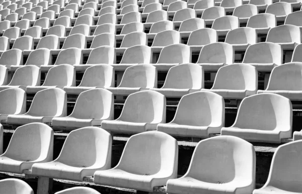 Sillas vacías para el público en el estadio moderno arena, deporte —  Fotos de Stock