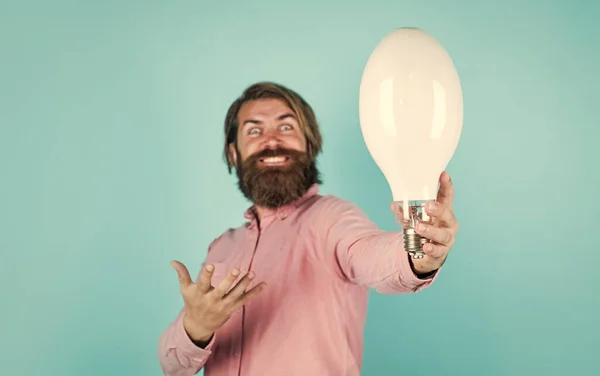 Mature brutal hipster with lamp bulb in shirt, brainstorming — Stock Photo, Image