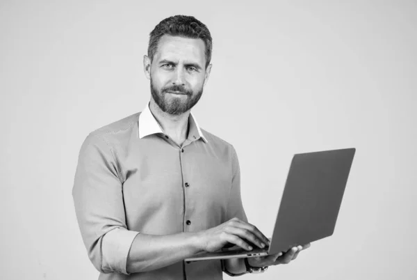 Confident guy work online. agile business success. successful male realtor. broker with computer. confidence and success. freelancer office worker. data privacy. bearded businessman with laptop — Stock Photo, Image