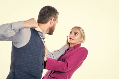 Aile içi şiddet ve fiziksel taciz sorunları olan çiftler, kriz