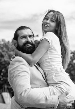 Sonsuza dek seninim. Romantik randevu. İlişki. erkek arkadaş ve kız arkadaş açık havada.