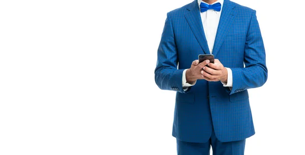 Hombre recortado en traje de pajarita charlando en el teléfono aislado en blanco con espacio de copia — Foto de Stock