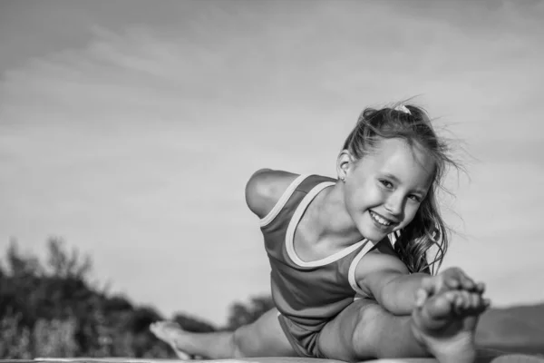 Sport and fitness. healthy lifestyle. back to school. physical training. athletic child — Stock Photo, Image