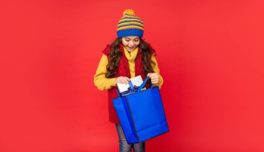 Doğum günün kutlu olsun. Kara Cuma indirimi. Mevsimlik Noel satışları.