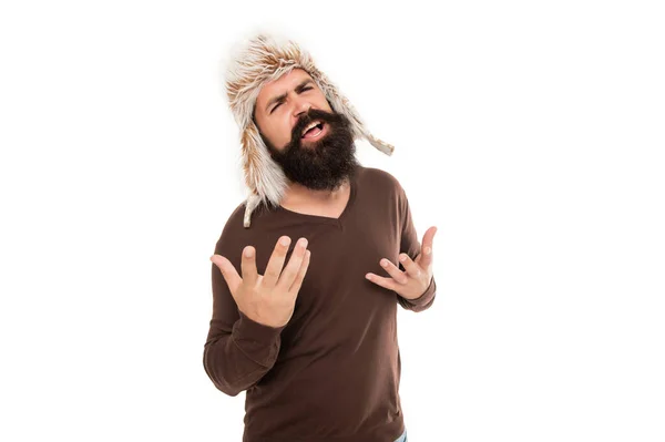 Hipster brutal emocional con barba en sombrero de oreja aislado sobre fondo blanco, emocional — Foto de Stock