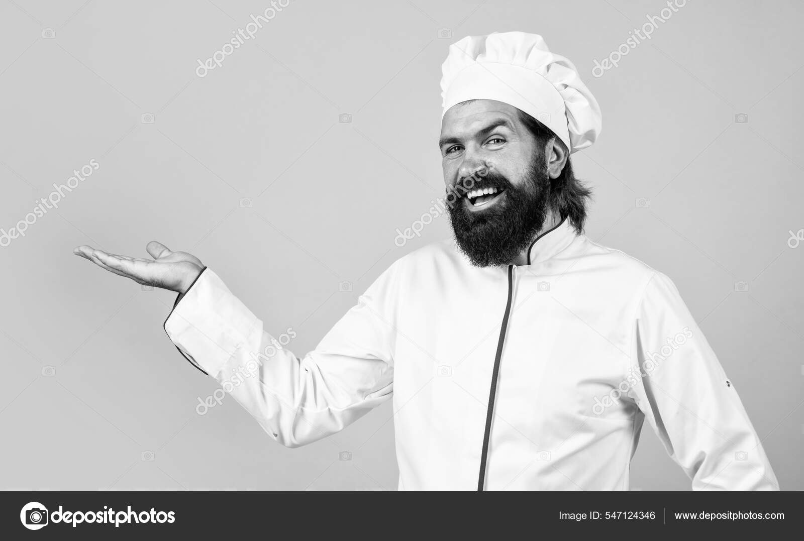 Представляем Продукт. Красивый Мужчина С Бородой И Усами Готовит.
