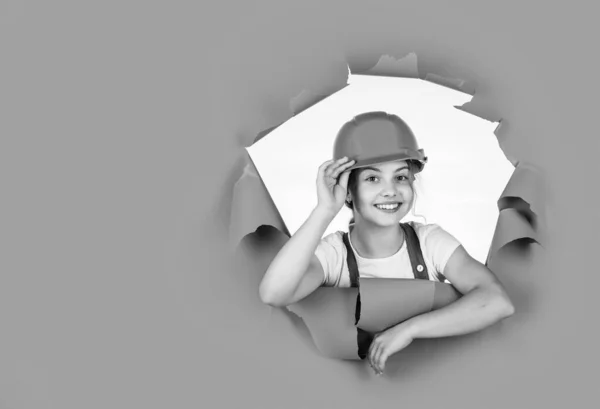 Niño feliz ingeniero en el sombrero duro, espacio de copia, profesión — Foto de Stock