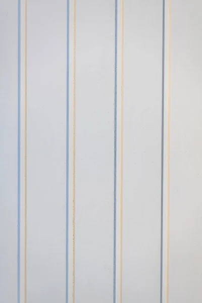 Bande verticale bleue et beige motif de papier peint all-over sur fond texturé blanc — Photo