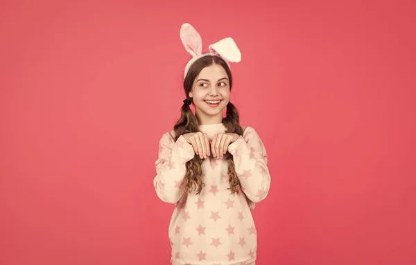 Playful and carefree. paschal spring holiday. happy teen girl wear bunny ears. happy easter. — Stock Photo, Image