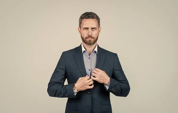Vertrouwen zakelijke baas of advocaat in jas, mannelijke mode — Stockfoto