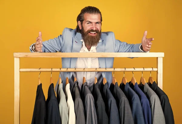 Handsome caucasian businessman with trendy hairstyle in jacket, tailoring to order — Stock Photo, Image