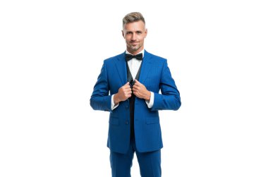 Papyon mavisi takım elbiseli, gülümseyen olgun bir adam. Beyaz iş adamı. Takım elbise lideri.