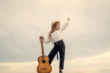 Tarzına güveniyor. Müzik ve vokal. Kendi tarzını takip et. İlhamı hisset.