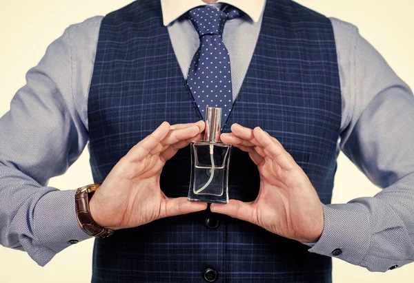 Cropped man hold male perfume bottle, smell — Stock Photo, Image