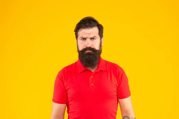 Brutale blanke man met snor. zelfverzekerde en knappe man met baard — Stockfoto