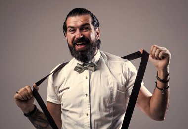 vahşi sakallı erkek şık görünümlü, moda