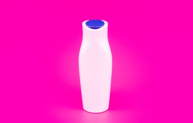 Pembe arka planda beyaz şampuan şişesi, tuvalet malzemeleri.