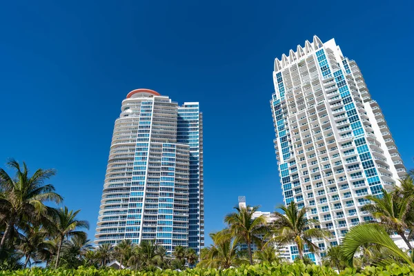 Modern skyscrapers high-rise buildings architecture and palms on blue sky in South Beach, USA — Stock Photo, Image