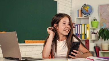 İlkokuldan, sınıftan, eğitimden.