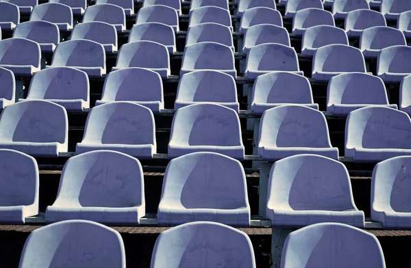 Arena al aire libre vacía. concepto de fans. sillas para el público. concepto de entorno cultural. —  Fotos de Stock