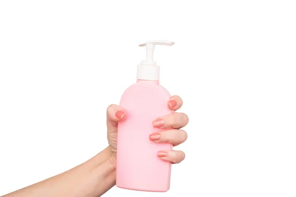 Le mani femminili tengono bottiglia di sapone liquido con spazio copia — Foto Stock