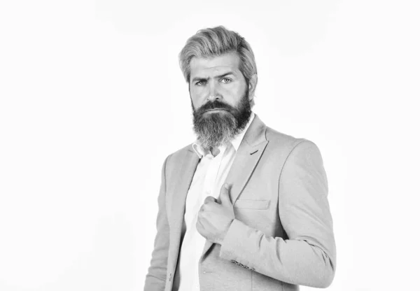 Succès barbu ceo en veste. homme confiant manager à l'air parfait. patron masculin mature. homme d'affaires isolé sur blanc. entrepreneur brutal vivre une vie de luxe. succès commercial — Photo