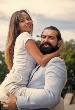 Sonsuza dek seninim. Romantik randevu. İlişki. erkek arkadaş ve kız arkadaş açık havada.