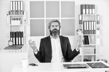 Zen 'i anladım. Normal ofis hayatı. Kaynak planlama. Danışman işçi. Olgun erkek iş zekası. Ofis rutini. Yönetici konsepti. Masadaki ofis çalışanı. Şirket yöneticisi