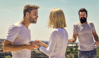 Aşk üçgeni. Ortak ilişkileri. Zorlu ilişkiler. Romantik ilişkiler. İlişki sorunu. Evlilik ve boşanma. Kıskançlık hissi. Bu ikisinin evlenmemesi için herhangi birinizin bir nedeni varsa...