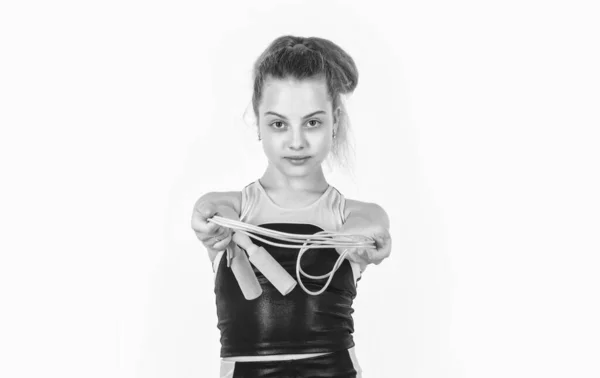 Adolescente chica entrenamiento con junping cuerda, salud — Foto de Stock