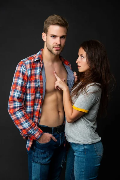 Sexy hombre y mujer juntos en camisa a cuadros, amor — Foto de Stock