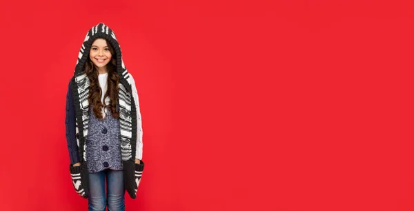 Emotional teen girl on red background. child wearing warm clothes. express positive emotion. — Stock Photo, Image