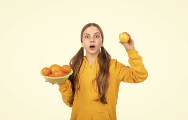 Limonlu neşeli çocuk, limon dolu beyaz vitaminler, detoks.